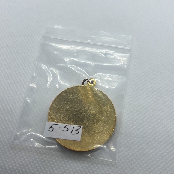 VINTAGE TECHNOLOGY TV PRODUCTION PENDANT CHARM GOLD TONE - Picture 9 of 9